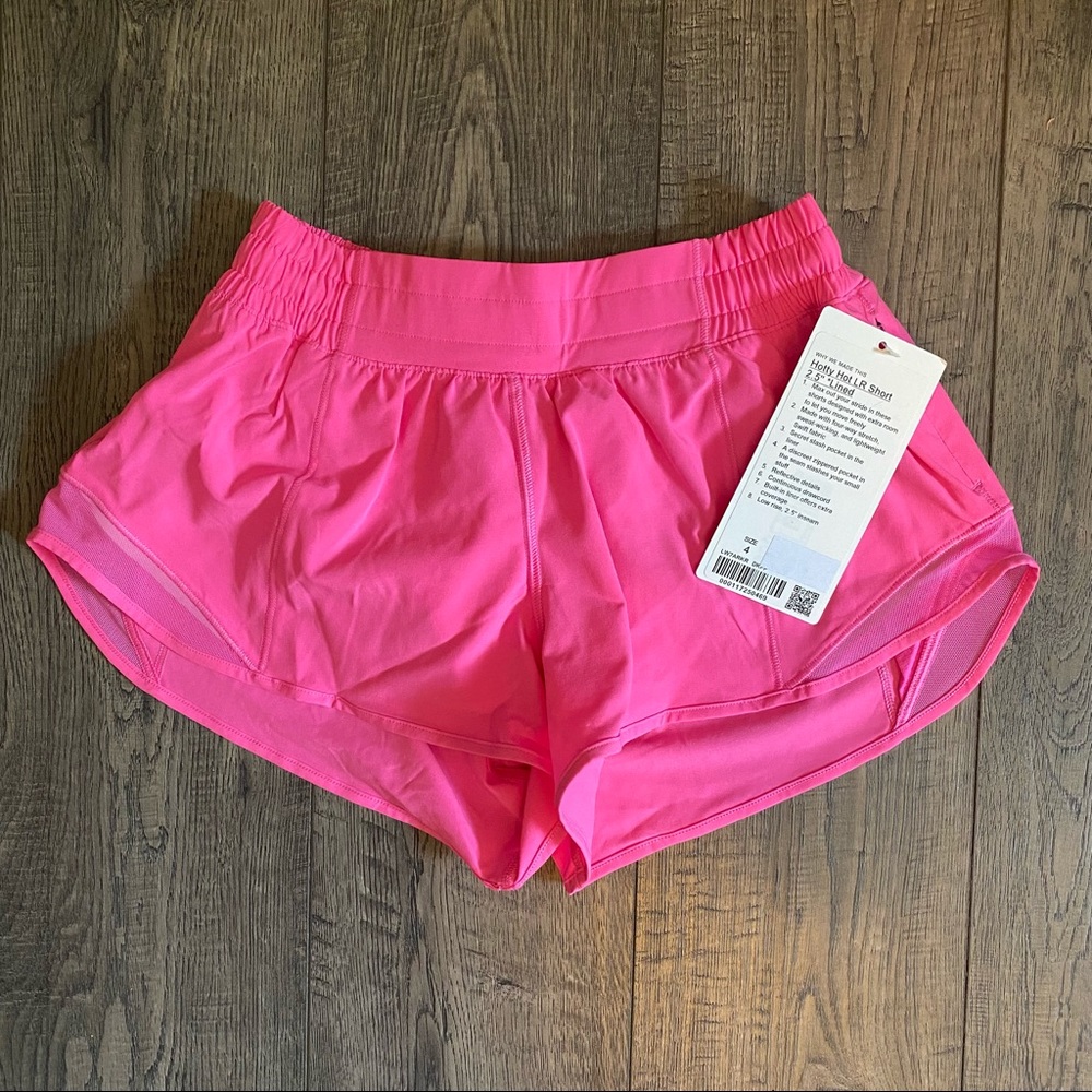 lululemon Hotty Hot Shorts • Size 4 • NWT